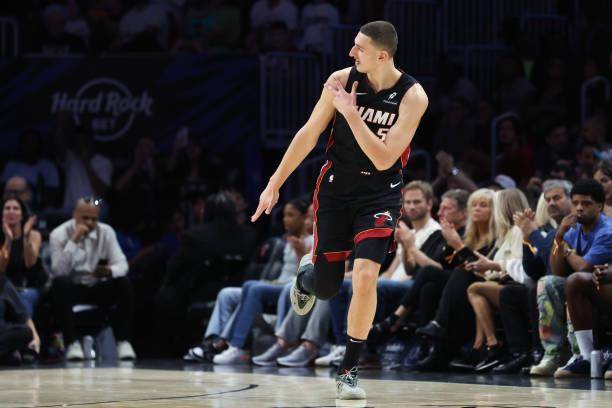 Yabo APP 热火前途光明！，塔图姆新星出色防守表现突出比赛高潮迭起